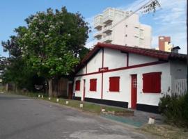 Complejo Quimey alojamiento familiar – dom przy plaży w mieście Villa Gesell
