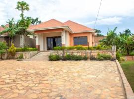 Blasto & Esita Cottages, villa in Bunamwaya