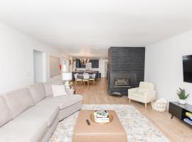 NEW Remodeled Townhome in Central Fargo、ファーゴの別荘
