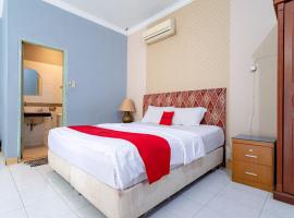 RedDoorz Plus @ Jalan Iskandar Muda Medan, hotel near Polonia Airport - MES, Medan