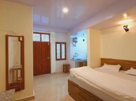 Rihaish Dbl Room with kitchen, pet-friendly hotel in Shimla