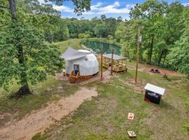 Private Luxury Glamping Geo Dome W Hot Tub, hotel in Coldspring