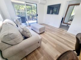 Stunning 2 BR, 2 Bathroom Beachfront Apartment Close To Everything!, appartement à Hervey Bay