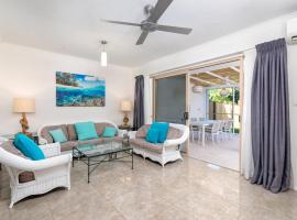 Seascape Holidays at Reef Terraces on St Crispins, hotel in Port Douglas