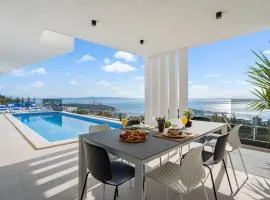 NEW Luxury Villa Sagnia, 4 en-suite bedrooms, sea views