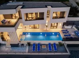 Luxury Villa Sagnia, 4 en-suite bedrooms, sea views