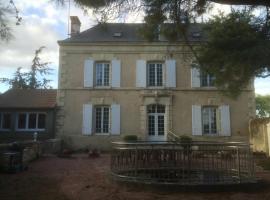 Gite de Saint Jean, hotel u gradu Saint-Jean-de-Thouars