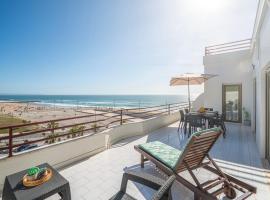Costa Beach Apartment by The Portuguese Butler, khách sạn ở Costa de Caparica