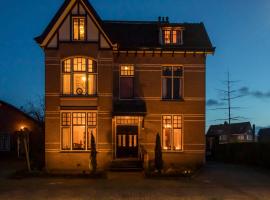 Villa Steenwyck Giethoorn, hotel a prop de Estació de Steenwijk, a Steenwijk