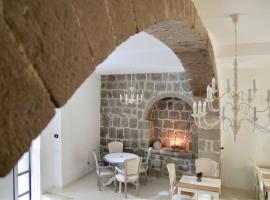 PALAZZO ALESSANDRINI GUEST HOUSE, affittacamere a Viterbo
