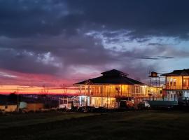 Bir Nest Hostel, хотел в Бир