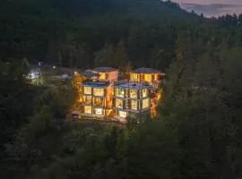 Avatar Hilltop Manor B&B