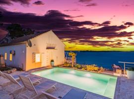 House with pool by the sea - Dugi otok, Žman, hotel with pools in Žman