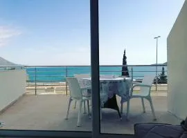 One minute to the beach