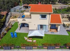 Villa Mimosa Diano Marina: exclusive use villa, garden, barbecue, 3 bedrooms and 3 bathrooms, מלון בדיאנו מרינה