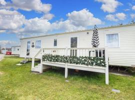 8 Berth Caravan For Hire At Breydon Water Holiday Park In Norfolk Ref 10029rp，Belton的飯店