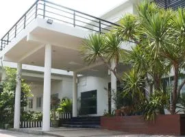 Beautiful Villa Locate in Heart of Lat Phrao