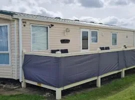 Lovely Caravan With Decking At Coral Beach Park In Lincolnshire Ref 77001c