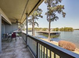 Hot Springs Vacation Rental with Lake Access, apartamento em Hot Springs