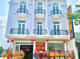 Hotel Phước Thịnh، فندق في فينه لونج