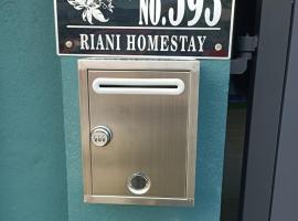 RIANI HOMESTAY, hotell i Kertih