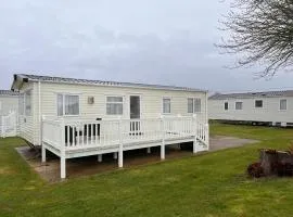 Home by the sea, Hoburne Naish Resort, sleeps 4, on site leisure complex available