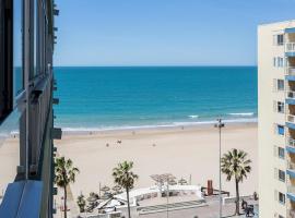 Playa Victoria Paseo Marítimo 3 Rooms, hotel in Cádiz