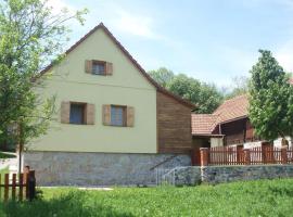 Kuća za odmor Vučetić, hotell med parkering i Brinje