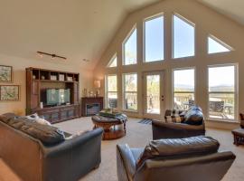 Lakemont Retreat Game Room, Hot Tub, and Mtn Views!, loma-asunto kohteessa Lakemont