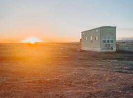 Grand Canyon Hideaway Tiny home โรงแรมในValle