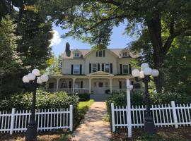 Love Lane Bed & Breakfast, hotel en Waynesville