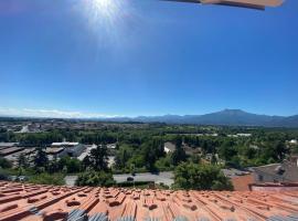 Deliziosa mansarda con vista panoramica, apartmán v destinácii Cuneo