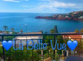 La Belle Vue - Luxurious duplex apartment with sea view, 30 meters from beach، شقة في سانت رافائيل
