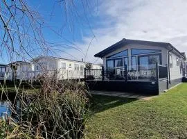 Stunning 6 Berth Lodge With Decking At Manor Park In Hunstanton Ref 23064k