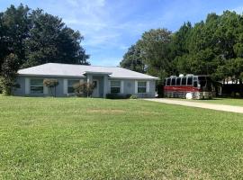 Professor Rousseau's Adventure Oasis, Hotel in Crystal River