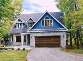 Lakeview Cottage in the forest with private Swimming Pool, hotelli, jossa on pysäköintimahdollisuus kohteessa Bobcaygeon