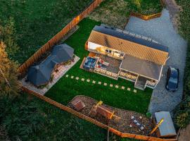 Bespoke Holiday Home With Private Pool And Hot Tub, Sleeps 8 Ref 34073p, počitniška hiška v mestu Kings Lynn