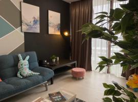 New Cozy 3 Bedrooms Condo with Netflix Projector @ Cyberjaya near KLIA PICC, apartment in Cyberjaya