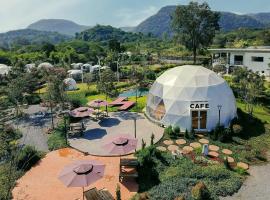 Glamping hill khaoyai, tapak perkhemahan di Khao Yai