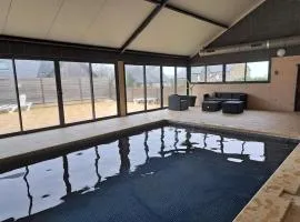 La Chaumière avec piscine privée, à 5 minutes du Mont St-Michel