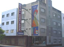 Hotel Embajador, מלון ליד נמל התעופה הבינלאומי רוסאריו - איסלס מאלווינאס - ROS, רוסאריו