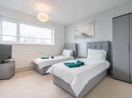 Stylish & Comfortable 3BR Spacious Home with Parking