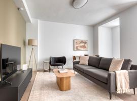 UWS 1br w gym elevator wd nr Central Park NYC-1020, hotel in New York