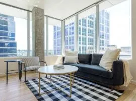 Downtown Bellevue 2BR w Lounge Gyms nr shops SEA-122