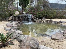 Grotto Waterfall Bethel Oasis 5 bedroom House with 2 masters, holiday rental in Hampton