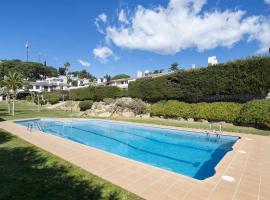 Casa Aurora piscina wifi Jardin 56 pax, hotel in Girona