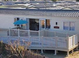 Beautiful 8 Berth Caravan At Heacham Beach In Norfolk Ref 21056c, viešbutis mieste Hečemas