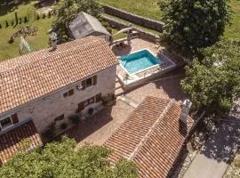 Authentic Istran House Peteh with Pool in heart of Istria