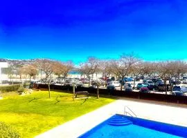 Beautiful apartment 75m2 with view at the beach, pool, parking
