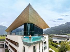 Tauern Spa Hotel & Therme, מלון בקפרון